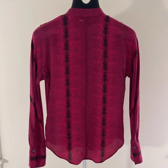 Equipment 100% Silk Blouse. Excellent condition. No flaws. - Picture 7 of 8